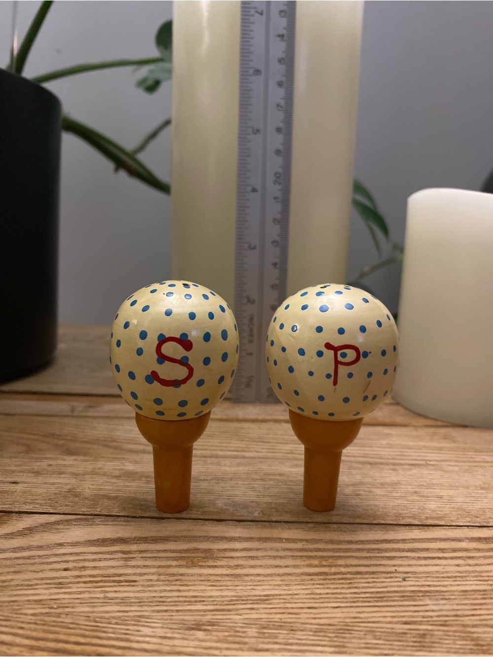 Vintage Wooden Golf Ball Tee Salt & Pepper Shakers Hand Painted Polka Dot